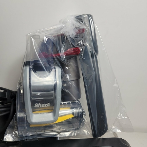 Shark Chassis Motor Main Unit w/ accessories for HH202 UltraLight Vacuums - Picture 2 of 8